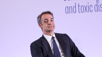 Το-διπλό-στοίχημα-του-Μαξίμου:-Συσπείρωση-ψηφοφόρων-και-μέτρα-για-την-ακρίβεια-λόγω-πολέμου