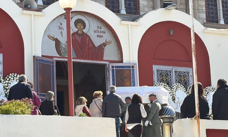 Θεσσαλονίκη:-Οδύνη-στην-κηδεία-του-25χρονου-που-παρασύρθηκε-από-αυτοκίνητο