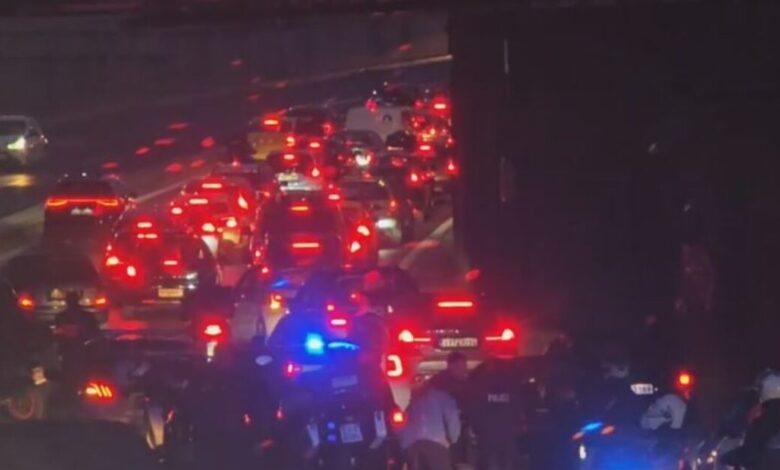 Χάος-στην-Κηφισίας-λόγω-τροχαίων-ατυχημάτων:-Στο-ένα-ενεπλάκη-και-μηχανή-της-ΕΛΑΣ-–-Ένας-τραυματίας