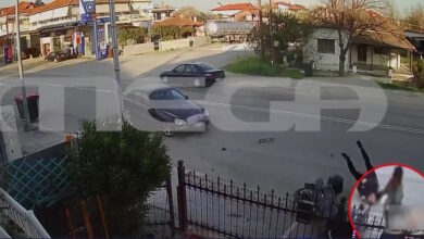 Ημαθία:-Συγκλονιστικό-βίντεο-ντοκουμέντο-από-σύγκρουση-μηχανής-με-αυτοκίνητο-–-Από-θαύμα-γλίτωσε-μια-πεζή-που-παρασύρθηκε