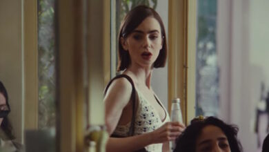 Λίλι-Κόλινς:-Κυκλοφόρησε-το-διαφημιστικό-που-γύρισε-στα-Πετράλωνα-–-Πλάνα-και-από-τη-Νέα-Μάκρη