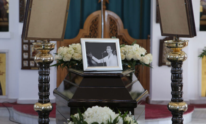 Κηδεία-Γιώργου-Μαρίνου:-Το-τελευταίο-αντίο-στον-πρώτο-σόουμαν-της-Ελλάδας