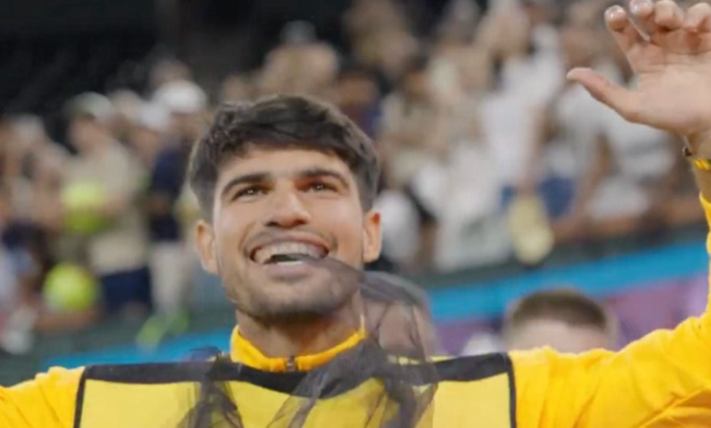 Ο-Κάρλος-Αλκαράθ-ντύθηκε-μέλισσα-μετά-την-πρόκριση-στα-ημιτελικά-του-indian-wells