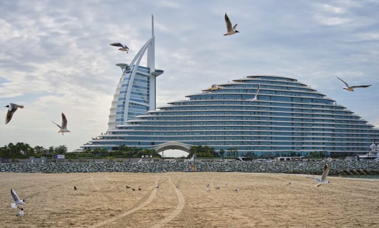 Έρημο-το-Ντουμπάι: Οι-ημέρες-χλιδής-και-πολυτέλειας-στο-εμιράτο-για-κροίσους-και-διάσημους influencers-μοιάζουν-με-μακρινό-παρελθόν