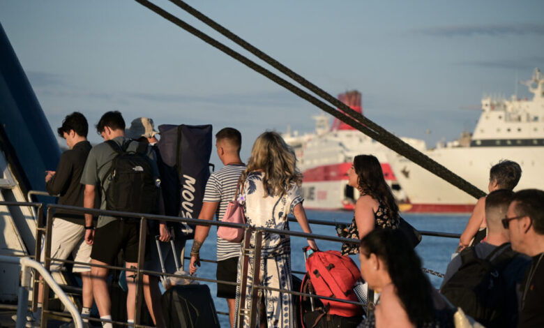 Χατζηδάκης-για-αυξήσεις-στα-ακτοπλοϊκά-εισιτήρια:-Εξετάζονται-παρεμβάσεις,-είμαστε-ήδη-σε-συζητήσεις-με-τις-εταιρείες