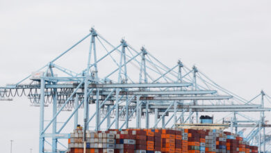 Ο-πόλεμος-στη-Μέση-Ανατολή-φέρνει-εκτόξευση-ναύλων-και-ακριβότερα-καύσιμα-–-Ναυτιλιακές-αλλάζουν-πορεία-και-επιβάλλουν-έκτακτες-χρεώσεις