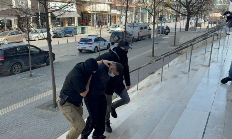 Καλαμαριά:-Στον-εισαγγελέα-ο-23χρονος-για-τη-δολοφονία-του-20χρονου-–-Αναζητούνται-ακόμη-2-άτομα,-άγνωστα-τα-κίνητρα