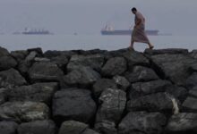 Οι-Αμερικανοί-βομβάρδισαν-βάσεις-στη-νήσο-Χαργκ-Η-Τεχεράνη-έτοιμη-να-μετατρέψει-σε-«σωρό-από-στάχτες»-ενεργειακές-εγκαταστάσεις-[live]