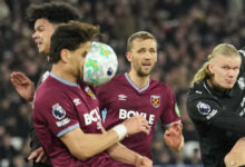 Μαυροπάνος:-Η-σοκαριστική-φωτογραφία,-με-το-πρόσωπό-του-να-παραμορφώνεται-από-την-μπάλα,-μετά-από-σουτ-του-Χάαλαντ