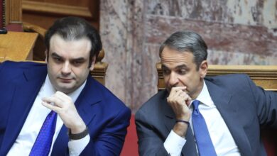 Οι-δύο-Κυριάκοι,-Μητσοτάκης-και-Πιερρακάκης,-στη-Σύνοδο-Κορυφής-της-Πέμπτης-^-στο-τραπέζι-νέα-μέτρα-για-την-κρίση-εθνικά-και-ευρωπαϊκά-^-δεν-πάει-μακριά-η-βαλίτσα-με-το-πλαφόν-στο-κέρδος-^-τα-ηχηρά-μηνύματα-της-κάλπης-των-συνέδρων-του-ΠΑΣΟΚ-^-από-τον-θρία