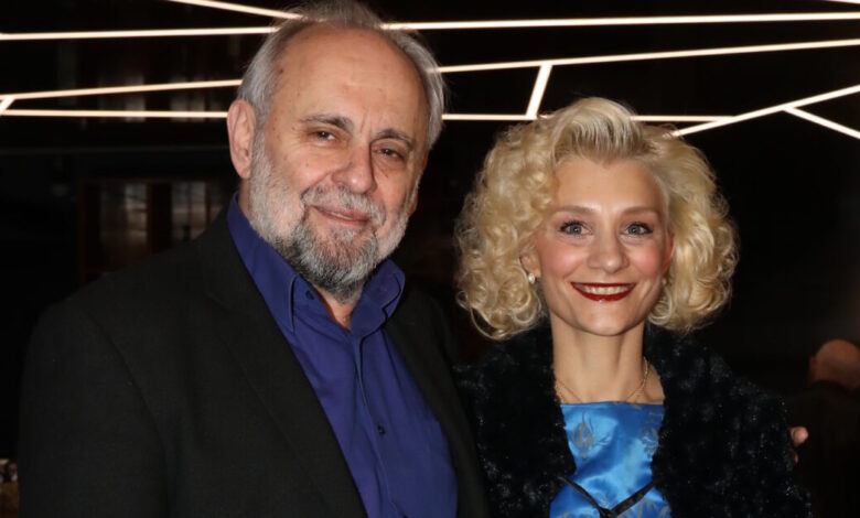 Σωτήρης-Χατζάκης-–-Πολυξένη-Μυλωνά:-Ο-γάμος,-η-έκπληξη-και-το-απρόοπτο-με-τον-ταξιτζή-που-έφυγε-από-το-σπίτι