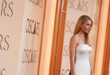 Όσκαρ-2026:-Το-σέξι-φόρεμα-της-Γκουίνεθ-Πάλτροου-με-άκρως-αποκαλυπτικό-σκίσιμο