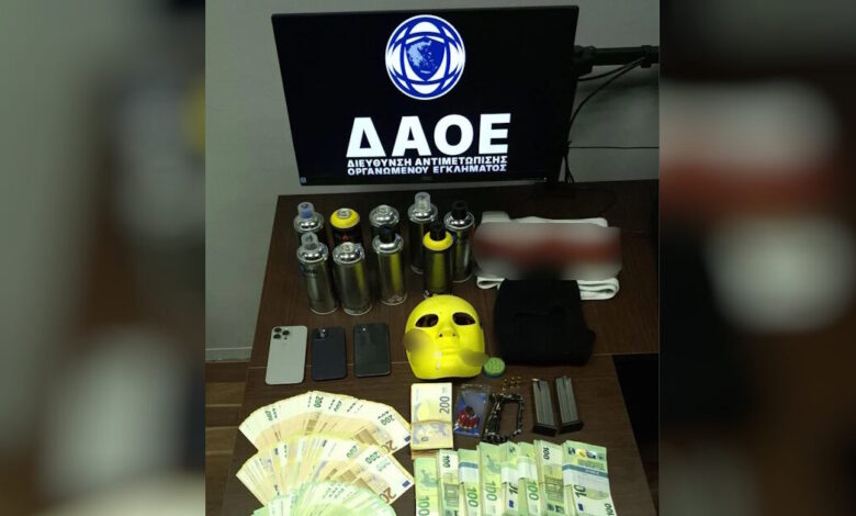 Άγιος-Δημήτριος:-Μυστήριο-με-τα-300.000-ευρώ-που-βρέθηκαν-στο-σπίτι-συλληφθέντα-για-οπαδικό-επεισόδιο