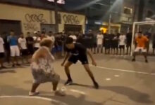 Γιαγιά-στη-Βραζιλία-«ταπείνωσε»-νεαρό-με-το-γκολ-που-πέτυχε-σε-ματς-γειτονιάς-και-έγινε-viral