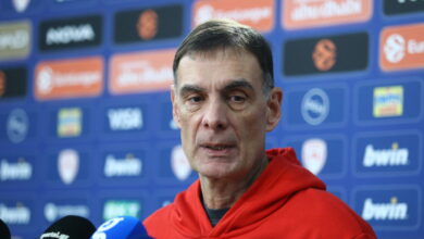 Μπαρτζώκας:-Με-ενοχλεί-όταν-κάποιοι-μεγάλοι-άνθρωποι-έρχονται-στο-γήπεδο-και-σε-βρίζουν,-νομίζοντας-ότι-προσφέρουν-κάτι