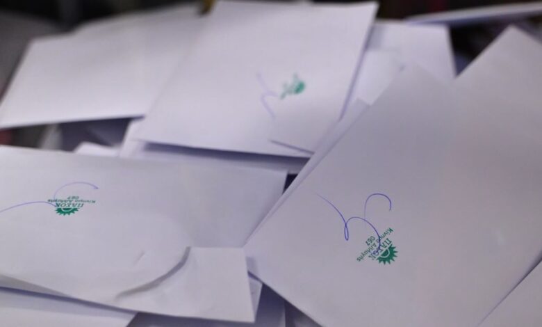 ΠΑΣΟΚ:-Έκπληξη-η-συμμετοχή-στις-εκλογές-για-τους-συνέδρους-–-Χριστοδουλάκης,-Δούκας-και-Γερουλάνος-δίνουν-μάχη-για-τη-δεύτερη-θέση