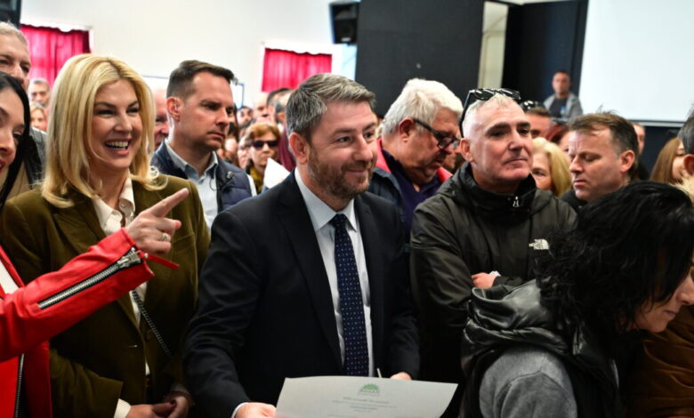 ΠΑΣΟΚ:-Και-τώρα-συνέδριο-–-Οι-κορυφαίοι-περιμένουν-τα-αποτελέσματα-και-τον-Ανδρουλάκη-στη-γωνία