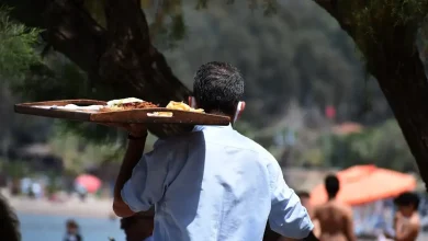 Εστίαση-–-Τουρισμός:-Υπογράφεται-η-Συλλογική-Σύμβαση-με-αύξηση-μισθών-12%-σε-δύο-χρόνια-για-500-χιλιάδες-εργαζόμενους-σε-ξενοδοχεία,-εστιατόρια,-καφέ