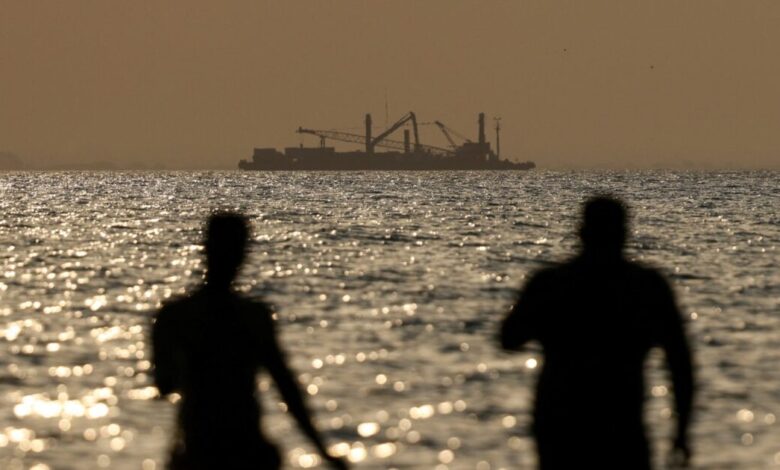 reuters:-Τα-κράτη-του-Κόλπου-πιέζουν-τις-ΗΠΑ-να-τελειώσουν-μια-και-καλή-το-Ιράν,-ενώ-η-κρίση-στο-Ορμούζ-επιδεινώνεται