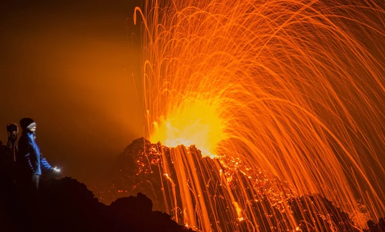 Η-λάβα-σβήνει-στη-θάλασσα…:-Εντυπωσιακό-θέαμα-στο-νησί-Ρεϋνιόν