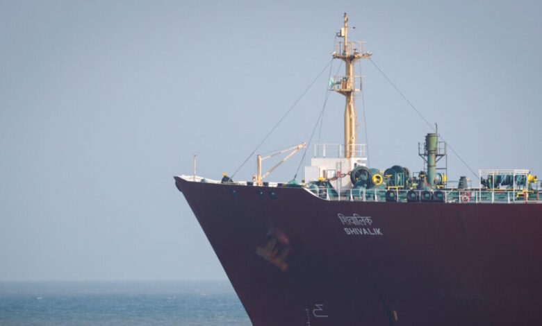 Λευκός-Οίκος:-Πετρελαιοφόρα-αρχίζουν-με-μικρή-ροή-να-διασχίζουν-τα-Στενά-του-Ορμούζ