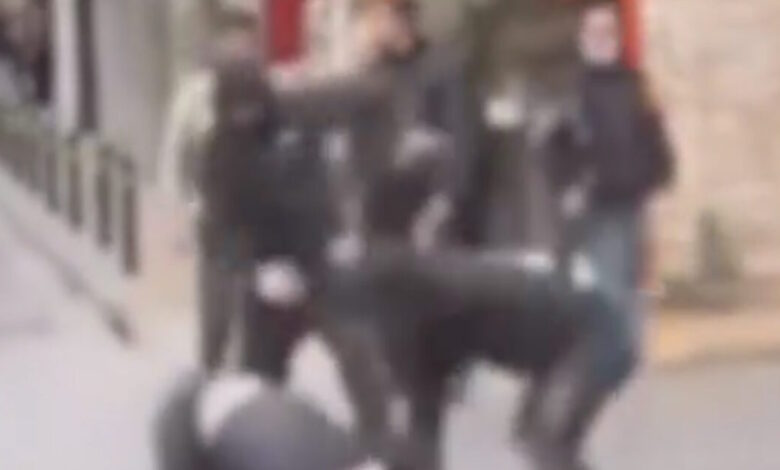 Κυψέλη:-Βίντεο-από-άγριο-ξυλοδαρμό-ανηλίκων-–-Μπήκαν-στη-μέση-περαστικοί-να-τους-χωρίσουν