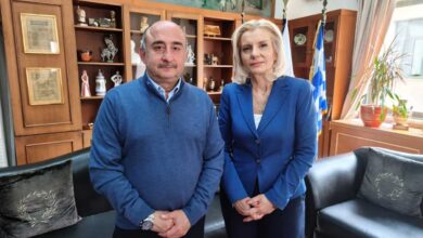 Συνάντηση-Σακκά-–-Καραλαριώτου-στα-Τρίκαλα-για-έργα-και-συνεργασία