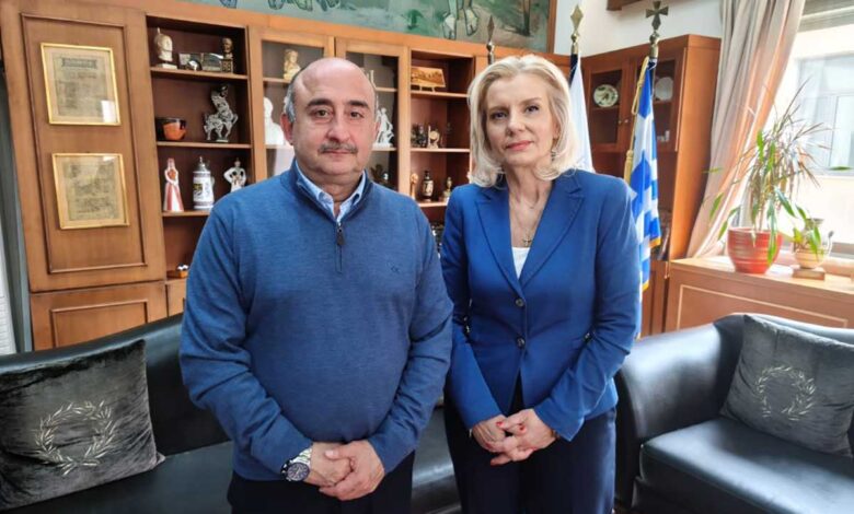 Συνάντηση-Σακκά-–-Καραλαριώτου-στα-Τρίκαλα-για-έργα-και-συνεργασία