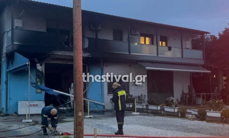 Θεσσαλονίκη:-Φωτιά-σε-κατάστημα-με-είδη-αλιείας