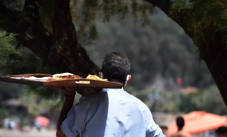 Εστίαση-–-Τουρισμός:-Αυξήσεις-12%-με-διετή-σύμβαση-και-βασικό-μισθό-930-ευρώ-έως-1.100-ευρώ-–-Θα-αντέξουν-οι-μικρές-επιχειρήσεις;