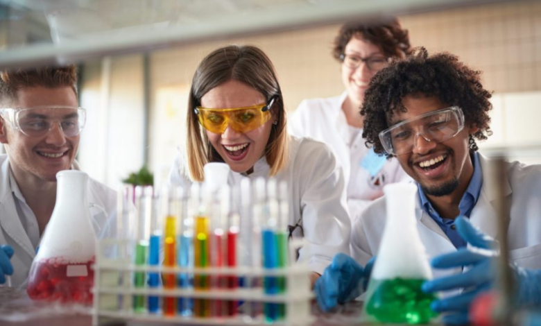 Πέρα-από-το-πείραμα:-πώς-η-κοινωνική-και-συναισθηματική-μάθηση-αλλάζει-το-μάθημα-των-Φυσικών-Επιστημών