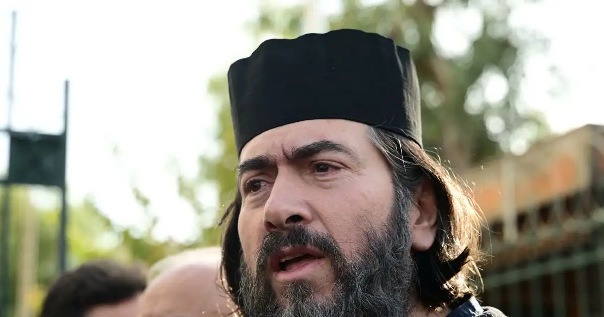 Πατέρας-Αντώνιος:-Διεκόπη-η-δίκη-για-τις-7-Μαΐου-–-«Επιθυμώ-να-δικαστώ,-έχω-κουραστεί-με-αυτήν-την-κατάσταση,-παρακαλώ-να-αρχίσουμε»