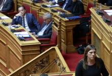 Μετά-τα-κρακεράκια,-ειρωνείες-Κωνσταντοπούλου-σε-Βορίδη-στη-Βουλή