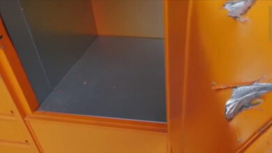 Σοκ-στην-Καβάλα:-7χρονος-εγκλωβίστηκε-σε-θυρίδα-παραλαβής-δεμάτων