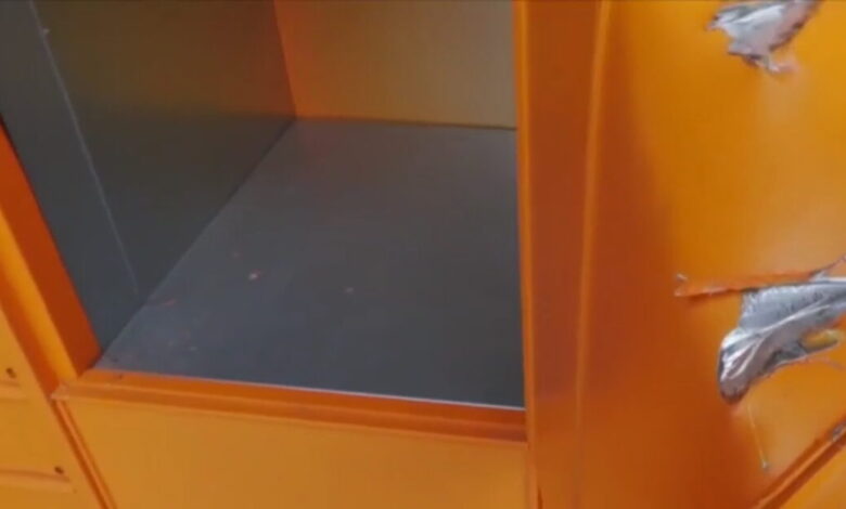 Σοκ-στην-Καβάλα:-7χρονος-εγκλωβίστηκε-σε-θυρίδα-παραλαβής-δεμάτων