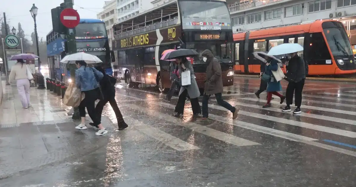 Καιρός-αύριο:-Βροχές-και-καταιγίδες-σε-όλη-τη-χώρα-–-Ισχυροί-άνεμοι-έως-8-μποφόρ-στο-Αιγαίο