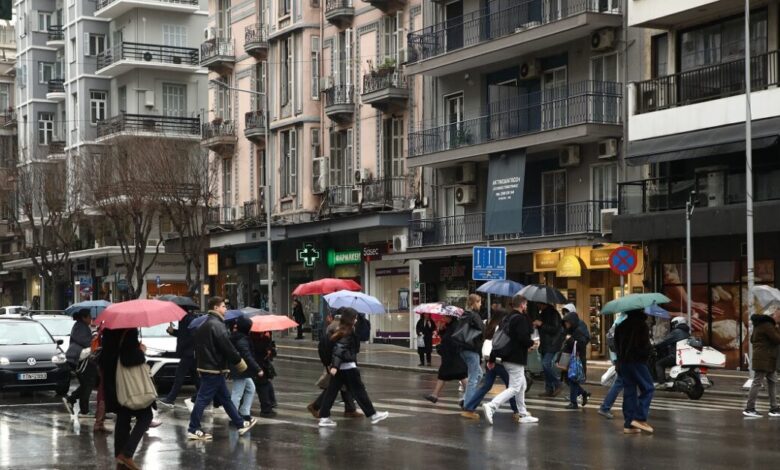 Καιρός-σήμερα:-Βροχές-και-αφρικανική-σκόνη-σε-Αττική,-Κυκλάδες-και-Κρήτη-–-Στους-19-βαθμούς-η-θερμοκρασία