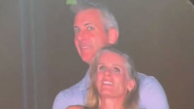 Τα-«γυρίζει»-η-Κρίστιν-Κάμποτ-της-viral-kiss-cam-στους-coldplay-και-τα-βάζει-με-τον-ceo:-«Μου-είπε-ψέματα-ότι-χώριζε»