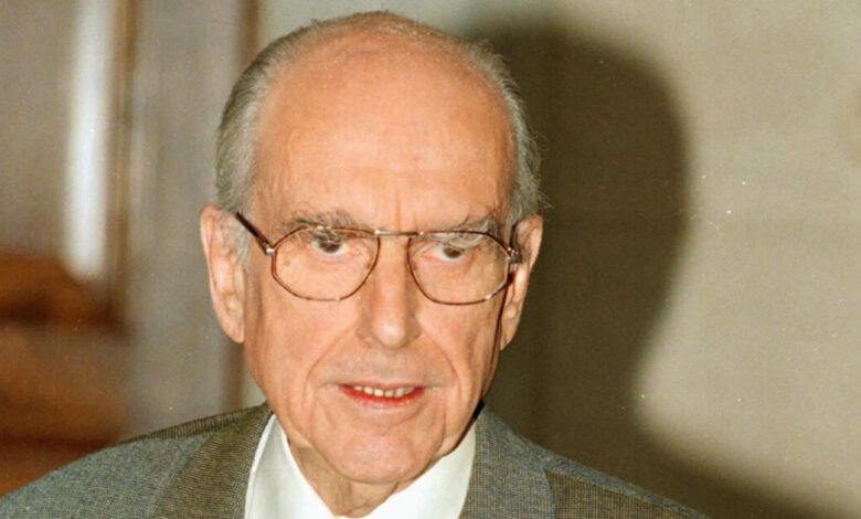 Πέθανε-ο-Κώστας-Μαρκάρης,-ο-έμπιστος-οδηγός-του-Ανδρέα-Παπανδρέου,-που-έζησε-μια-μυθιστορηματική-ζωή