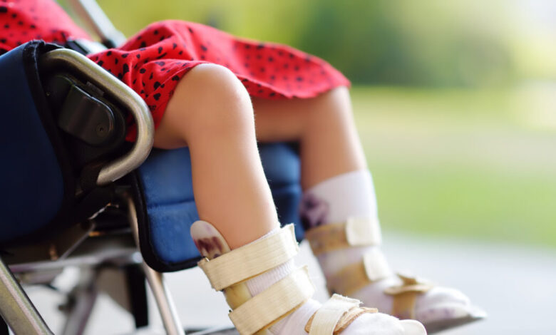 Μητέρα-καταγγέλλει-διευθύντρια-σχολείου-για-περιθωριοποίηση-της-ΑμεΑ-κόρης-της:-«Δεν-την-αφήνει-να-βγει-στο-προαύλιο»