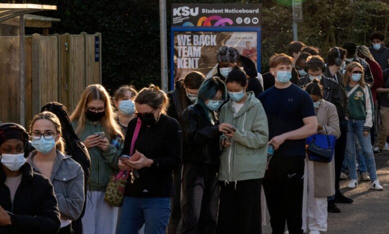 Συναγερμός-στη-Βρετανία:-Αυξήθηκαν-σε-27-τα-κρούσματα-μηνιγγίτιδας-–-Σε-εξέλιξη-μεγάλη-εκστρατεία-εμβολιασμού
