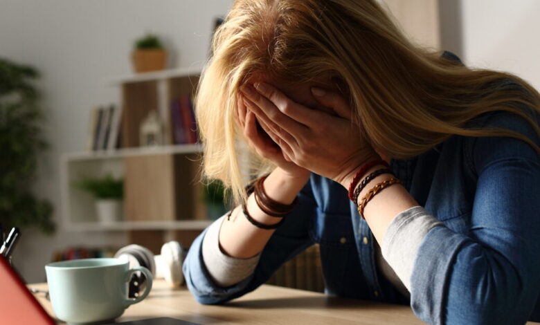 Νέες-καταγγελίες-για-επιθέσεις-μαθητών-σε-βάρος-καθηγητών:-«Με-χτύπησαν-στην-πλάτη-με-στυλό,-μου-πετούσαν-μπουκάλια-και-με-έβριζαν»