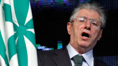 Ιταλία:-Πέθανε-ο-ιδρυτής-της-Λέγκα,-Ουμπέρτο-Μπόσι-σε-ηλικία-84-ετών-–-Το-αντίο-της-Τζόρτζια-Μελόνι