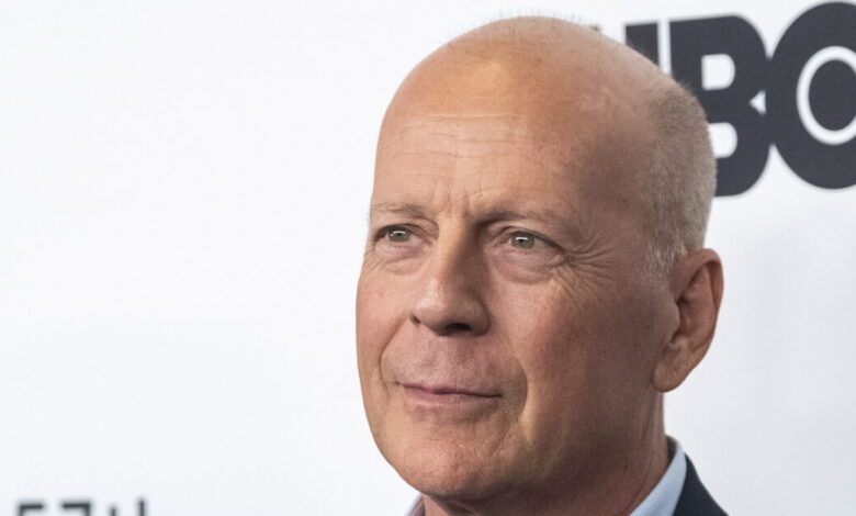 Η-Ντέμι-Μουρ-εύχεται-«χρόνια-πολλά»-στον-Μπρους-Γουίλις-για-τα-γενέθλιά-του:-Η-φωτογραφία-αγκαλιά-με-την-εγγονή-του