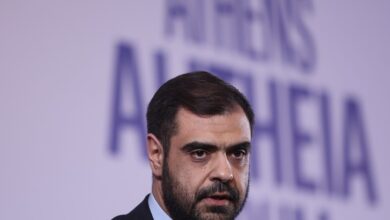 Κόντρα-Μαρινάκη-–-Τσουκαλά:-«Διαστρεβλώνει-τα-λεγόμενά-μου»-λέει-ο-κυβερνητικός-εκπρόσωπος-–-«Συνεχίζει-να-πετάει-τη-μπάλα-στη-εξέδρα»-απαντάει-ο-εκπρόσωπος-τύπου-του-ΠΑΣΟΚ