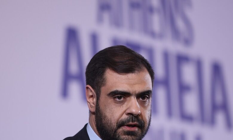 Κόντρα-Μαρινάκη-–-Τσουκαλά:-«Διαστρεβλώνει-τα-λεγόμενά-μου»-λέει-ο-κυβερνητικός-εκπρόσωπος-–-«Συνεχίζει-να-πετάει-τη-μπάλα-στη-εξέδρα»-απαντάει-ο-εκπρόσωπος-τύπου-του-ΠΑΣΟΚ