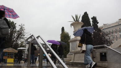 Καιρός:-Βροχές-σε-όλη-τη-χώρα,-ισχυροί-άνεμοι-και-περαιτέρω-πτώση-της-θερμοκρασίας