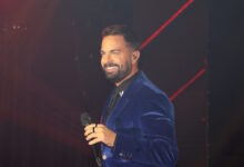 Ο-Ηλίας-Βρεττός-έπεσε-θύμα-ξυλοδαρμού-σε-εμφάνισή-του-σε-μαγαζί-στην-Κύπρο-–-Τον-χτύπησαν-με-μπουνιές-αλλά-«όλα-είναι-μια-χαρά»