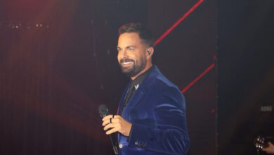 Ο-Ηλίας-Βρεττός-έπεσε-θύμα-ξυλοδαρμού-σε-εμφάνισή-του-σε-μαγαζί-στην-Κύπρο-–-Τον-χτύπησαν-με-μπουνιές-αλλά-«όλα-είναι-μια-χαρά»