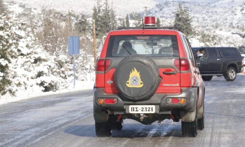 Καρπενήσι:-Εγκλωβίστηκε-λεωφορείο-με-μαθητές-στα-χιόνια